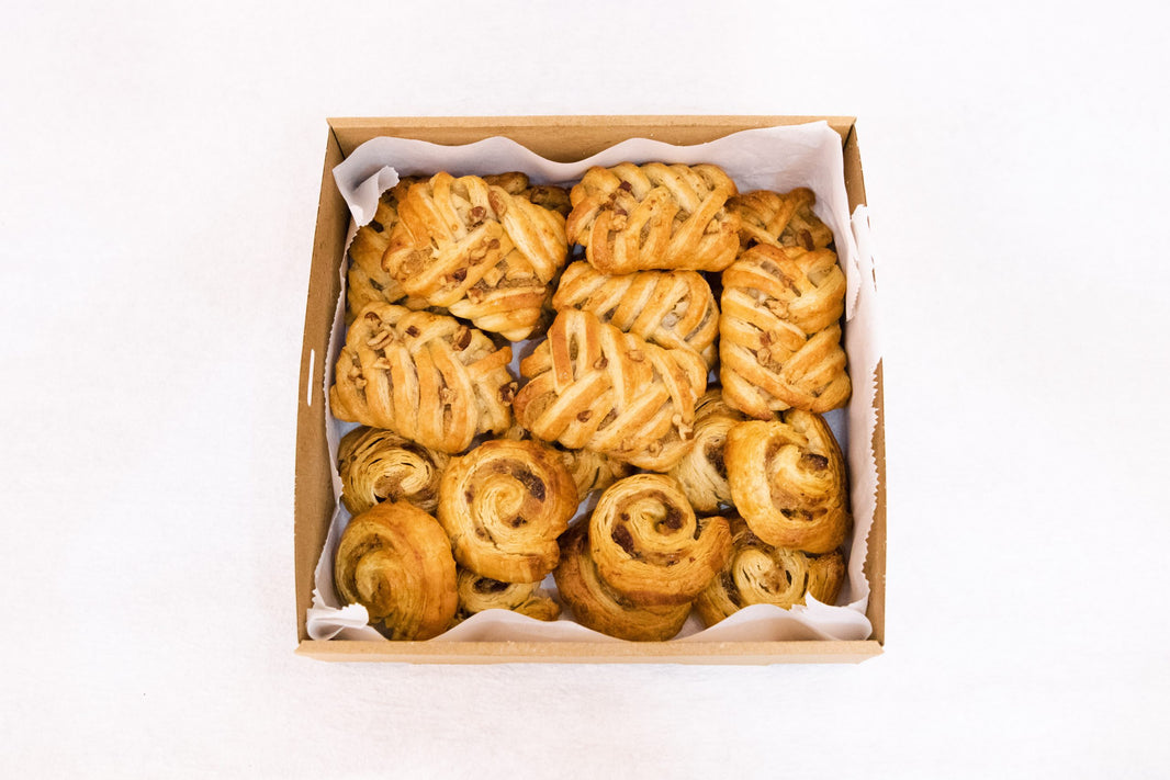 Mini Mixed Raisins Pinwheel & Maple Pecan Plait